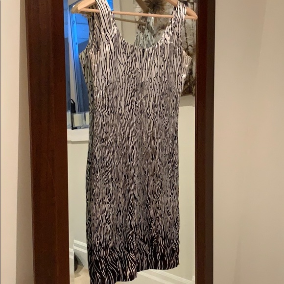 Silky feel  lined zebra print dress size 2 Danier - Picture 6 of 10